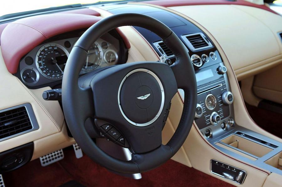 Панель приборов Aston Martin DB9 2013 года  (NA) (фото 34 из 60)